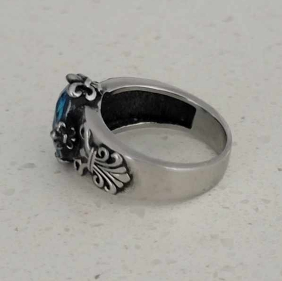 Size 12 Beautiful Blue Ring - Picture 3 of 5